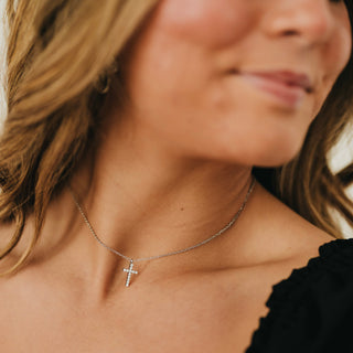 Shiloh Simple Cross Necklace - WATERPROOF